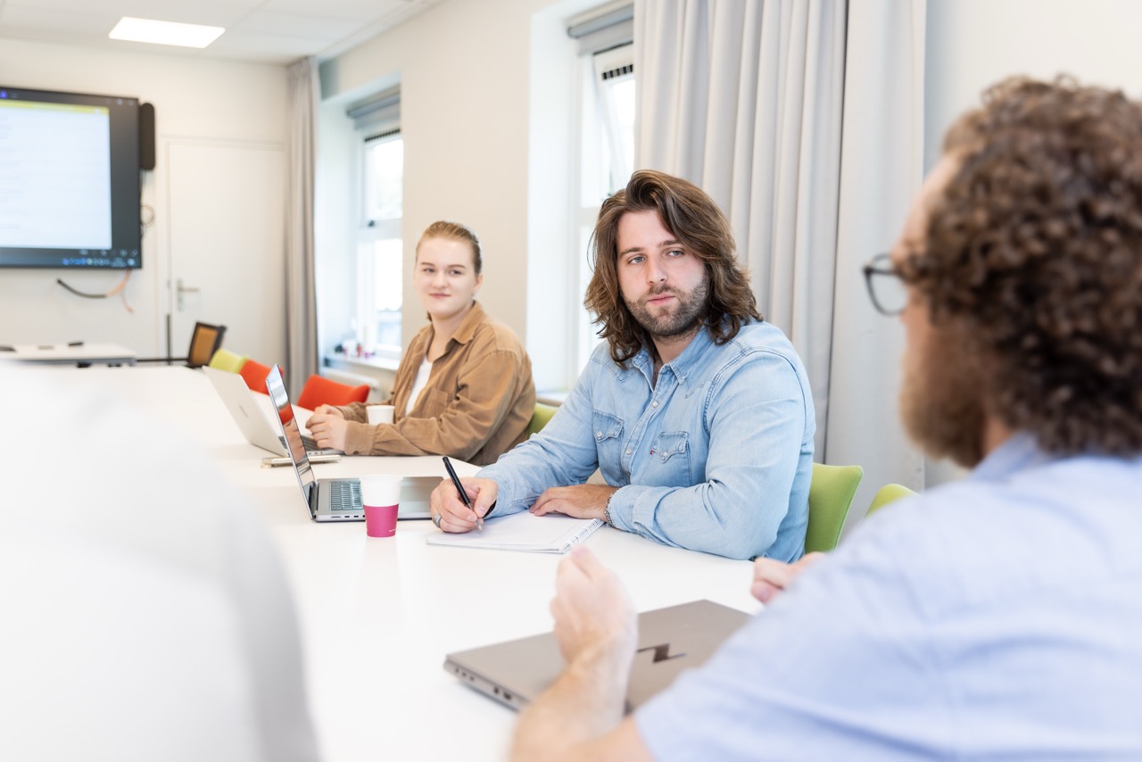 1. Kies een implementatiepartner