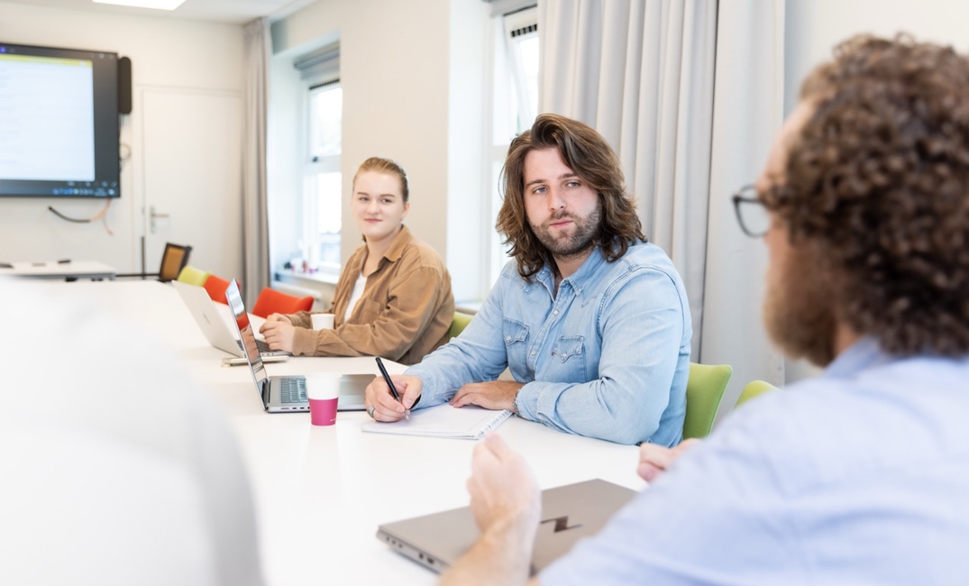 1. Kies een implementatiepartner