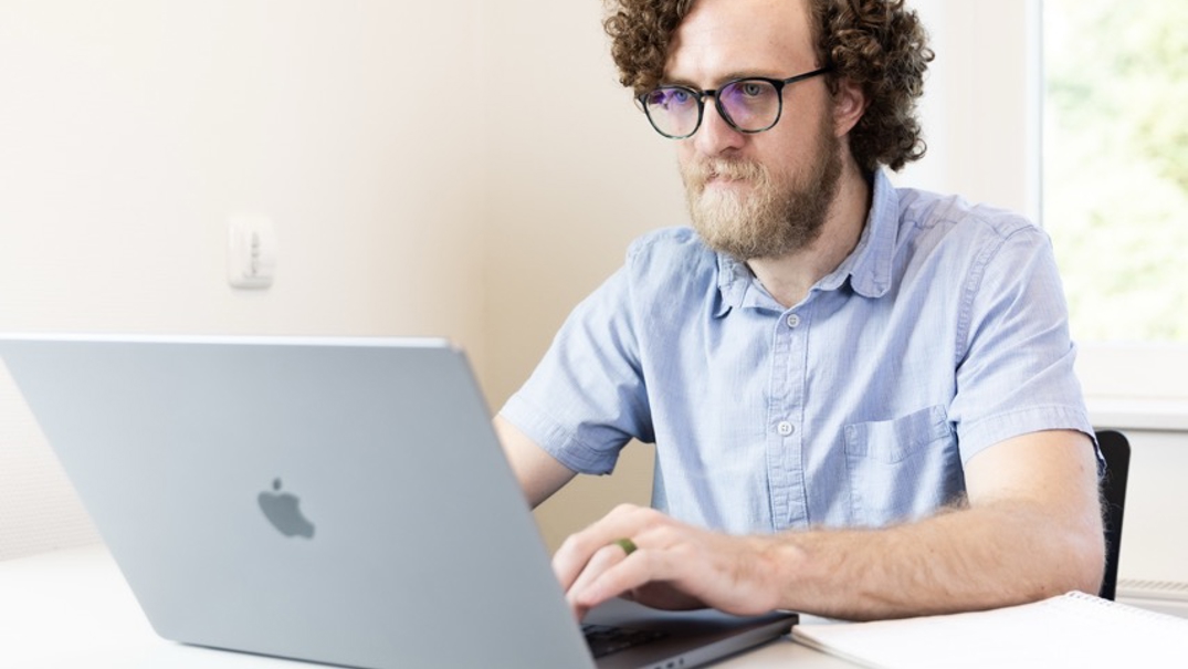 Behandelaar man.jpeg