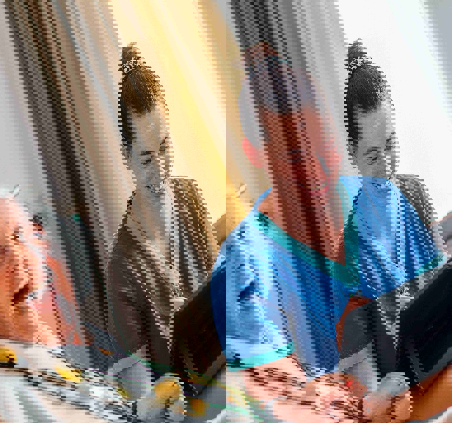 ouderenzorg zorgprofessional client  vrolijk 2.jpg